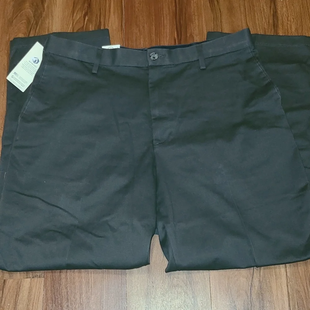 Dockers Comfort Relaxed gray khakis - Picture 6 of 6
